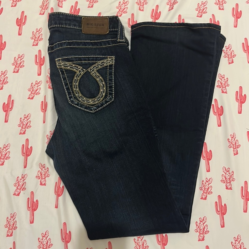 Big star Maddie boot jeans. Not sure what size it doesn’t say but about 27-28.